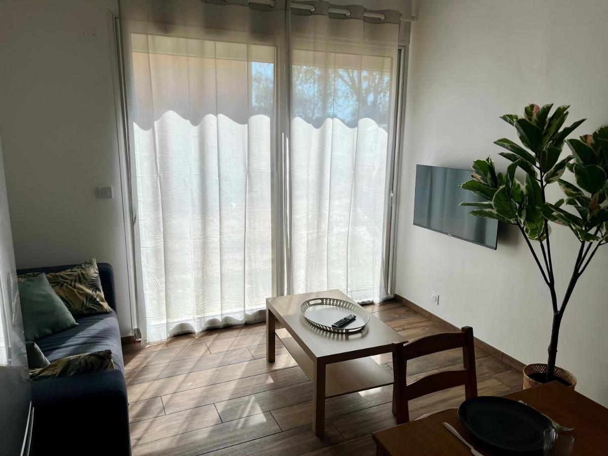 Maisonnette Avec Petite Foret Valréas 外观 照片
