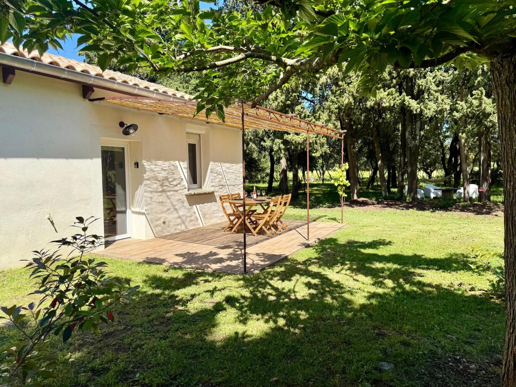Maisonnette Avec Petite Foret Valréas 外观 照片